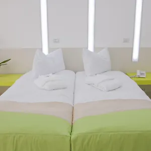 https://christina-hotel.bucharesthotelsnow.com